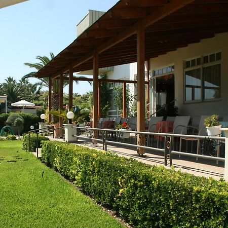 Batis Hotel Livanatai Bagian luar foto