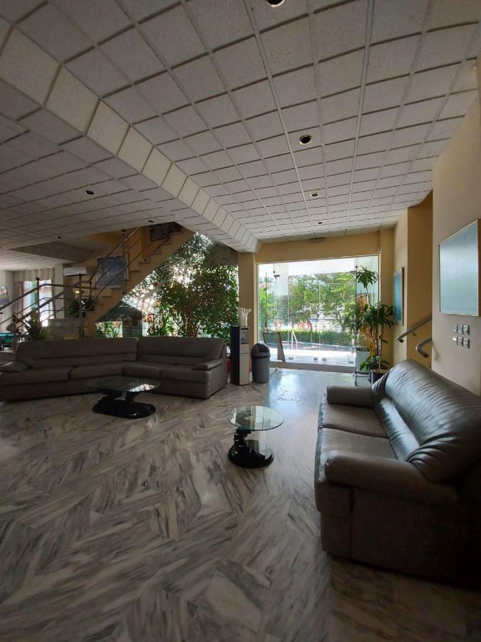 Batis Hotel Livanatai Bagian luar foto
