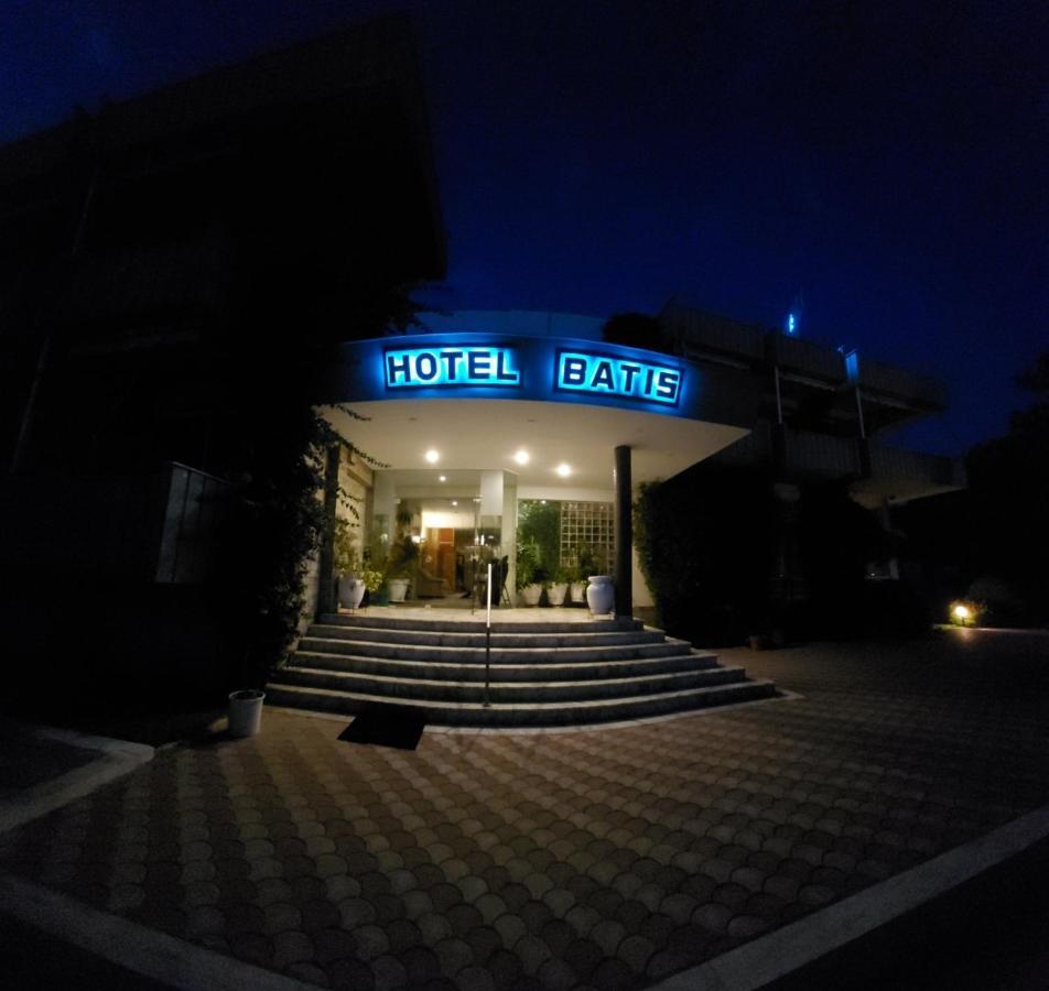 Batis Hotel Livanatai Bagian luar foto