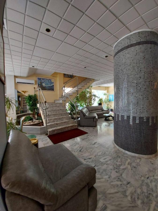 Batis Hotel Livanatai Bagian luar foto