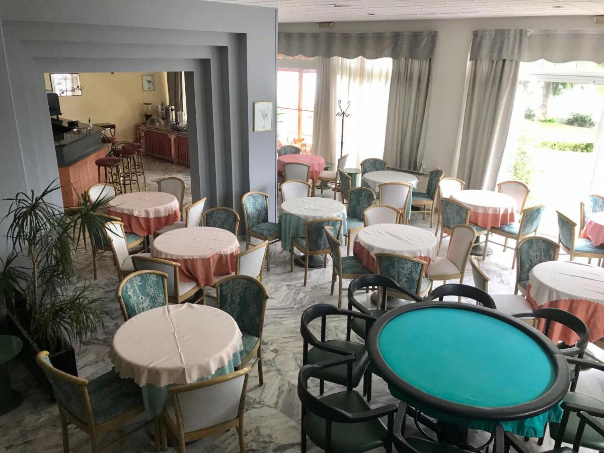 Batis Hotel Livanatai Bagian luar foto