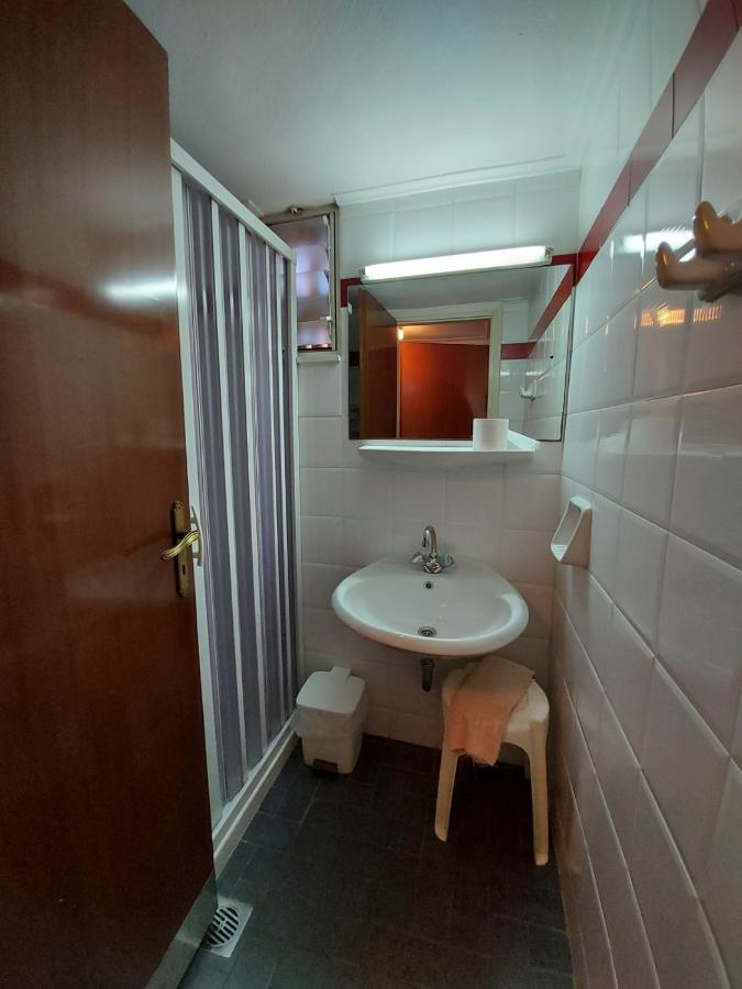 Batis Hotel Livanatai Bagian luar foto