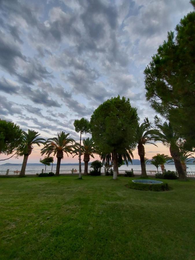 Batis Hotel Livanatai Bagian luar foto
