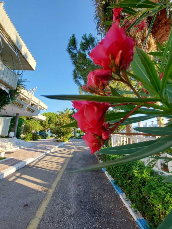 Batis Hotel Livanatai Bagian luar foto