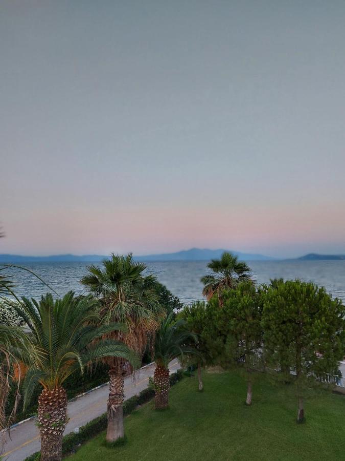 Batis Hotel Livanatai Bagian luar foto