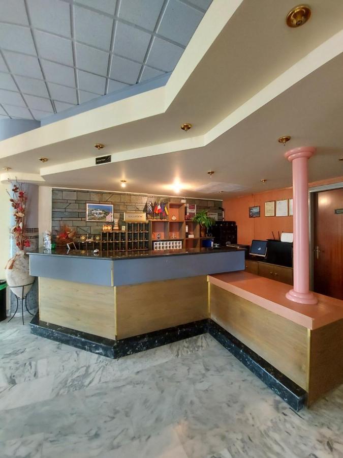 Batis Hotel Livanatai Bagian luar foto