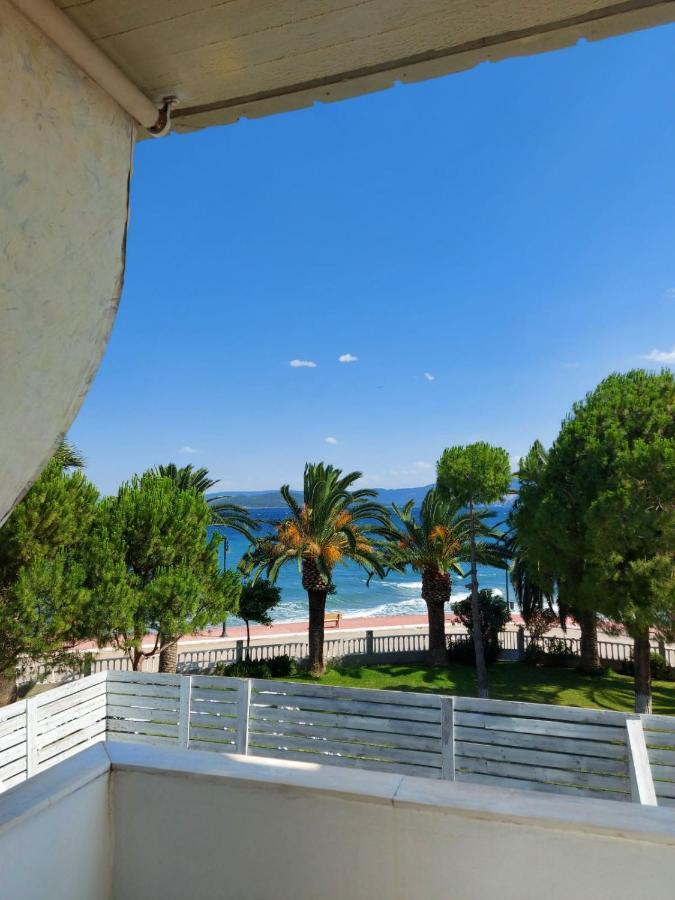 Batis Hotel Livanatai Bagian luar foto
