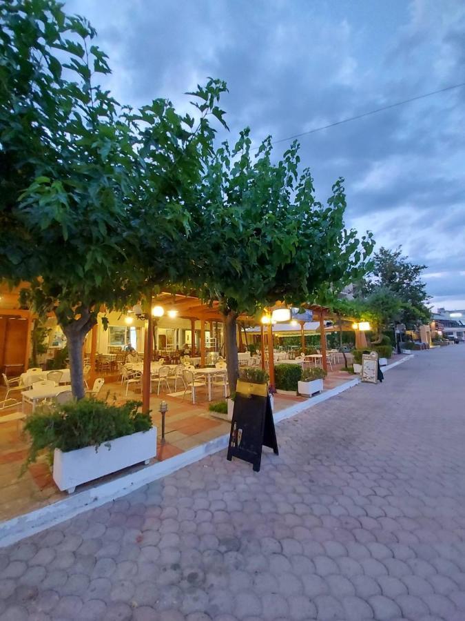 Batis Hotel Livanatai Bagian luar foto