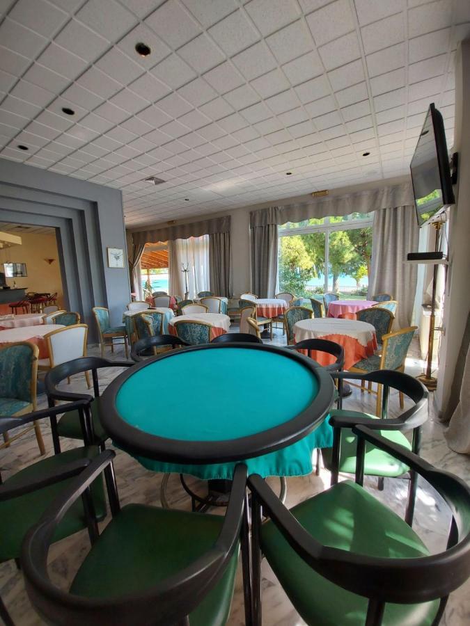 Batis Hotel Livanatai Bagian luar foto