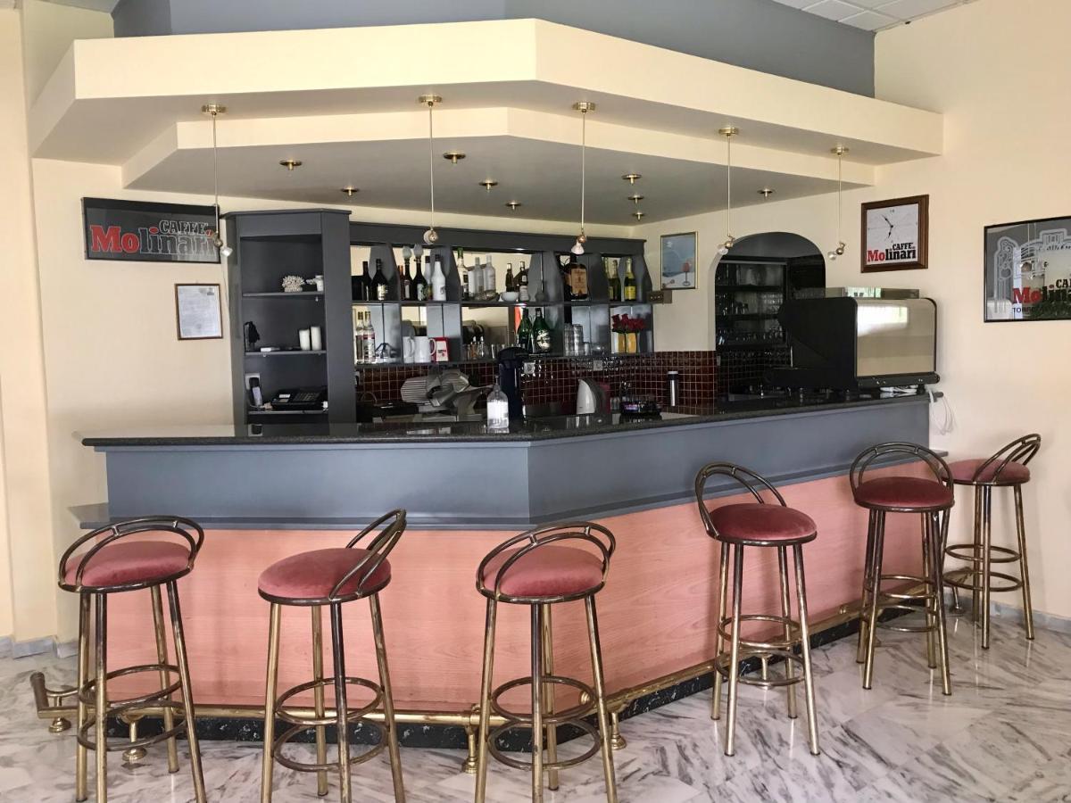 Batis Hotel Livanatai Bagian luar foto