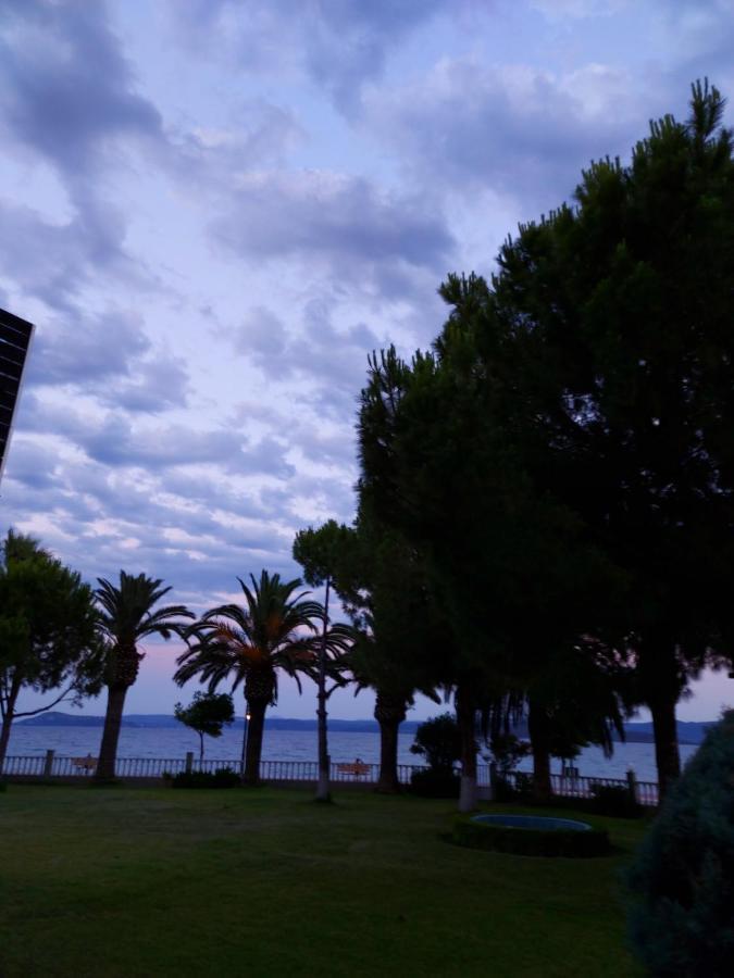 Batis Hotel Livanatai Bagian luar foto