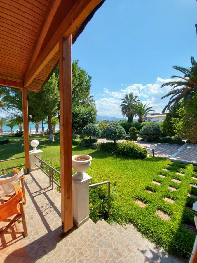 Batis Hotel Livanatai Bagian luar foto
