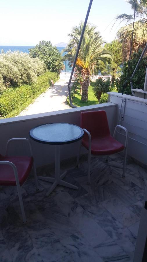 Batis Hotel Livanatai Bagian luar foto
